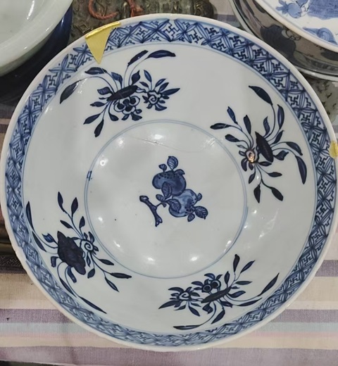 古玩陶瓷花卉紋青花碗真品鑒賞圖