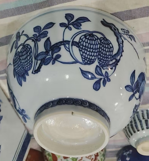 古玩陶瓷花卉紋青花碗真品鑒賞圖