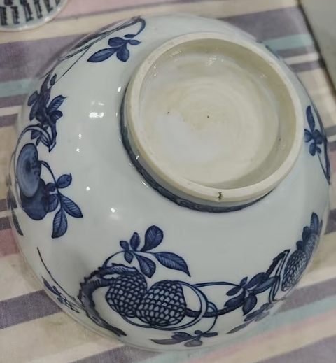 古玩陶瓷花卉紋青花碗真品鑒賞圖