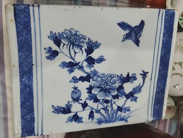 古玩陶瓷花鳥紋青花書擋真品鑒賞圖