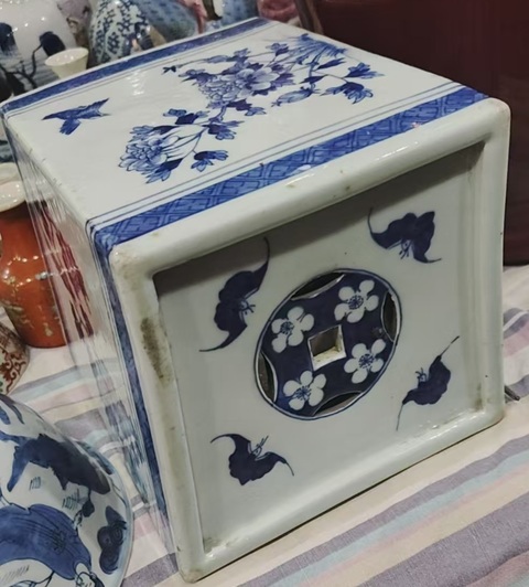 古玩陶瓷花鳥紋青花書擋真品鑒賞圖