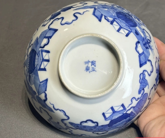 古玩陶瓷博古圖花口青花碗拍賣，當(dāng)前價(jià)格2800元