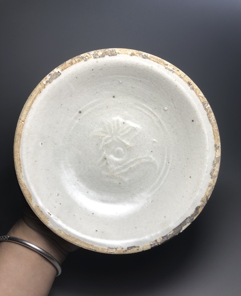 古玩陶瓷宋，南定白釉刻花盤拍賣，當(dāng)前價(jià)格2000元