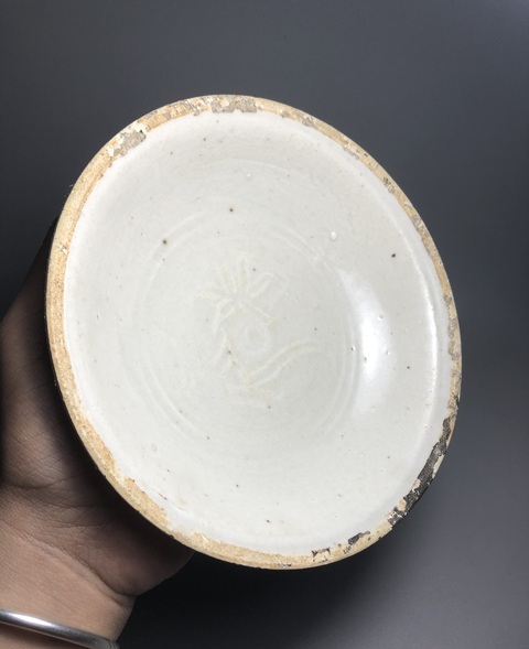 古玩陶瓷宋，南定白釉刻花盤拍賣，當(dāng)前價(jià)格2000元