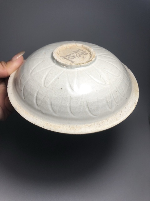 古玩陶瓷宋，南定白釉刻花盤拍賣，當(dāng)前價(jià)格2000元