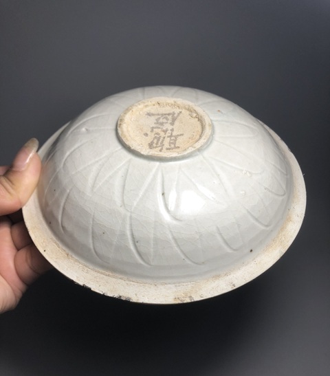 古玩陶瓷宋，南定白釉刻花盤拍賣，當(dāng)前價(jià)格2000元