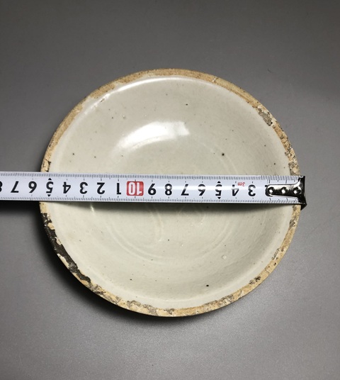 古玩陶瓷宋，南定白釉刻花盤拍賣，當(dāng)前價(jià)格2000元