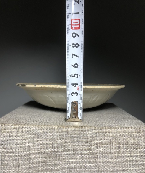 古玩陶瓷宋，南定白釉刻花盤拍賣，當(dāng)前價(jià)格2000元