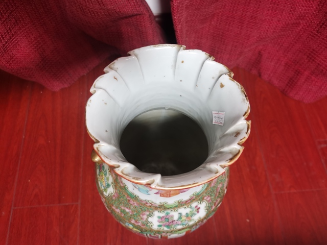 古玩陶瓷廣彩描金人物故事紋瓶真品鑒賞圖