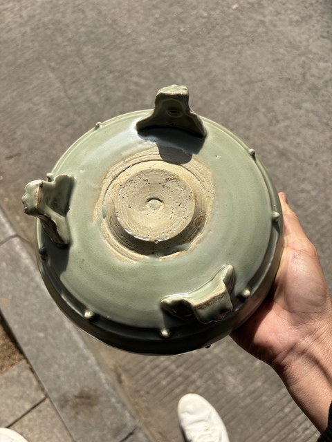 古玩陶瓷龍泉窯青釉三足香爐真品鑒賞圖