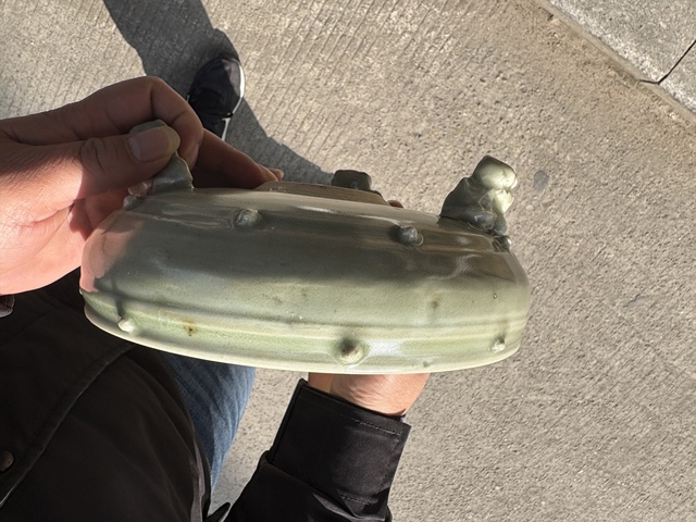 古玩陶瓷龍泉窯青釉三足香爐真品鑒賞圖