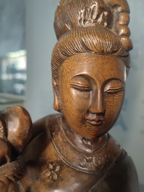 古玩雜項黃檀木雕刻制作觀音立像真品鑒賞圖