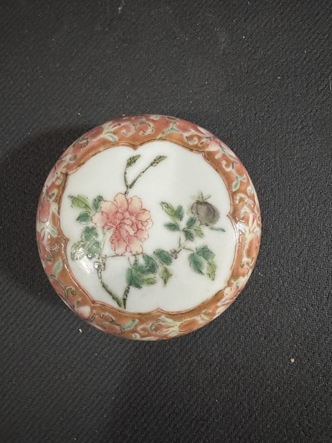 古玩陶瓷粉彩花卉花卉印盒真品鑒賞圖