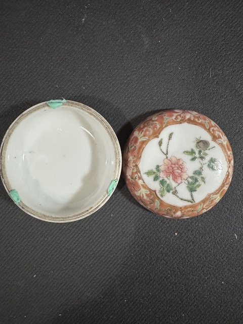 古玩陶瓷粉彩花卉花卉印盒真品鑒賞圖