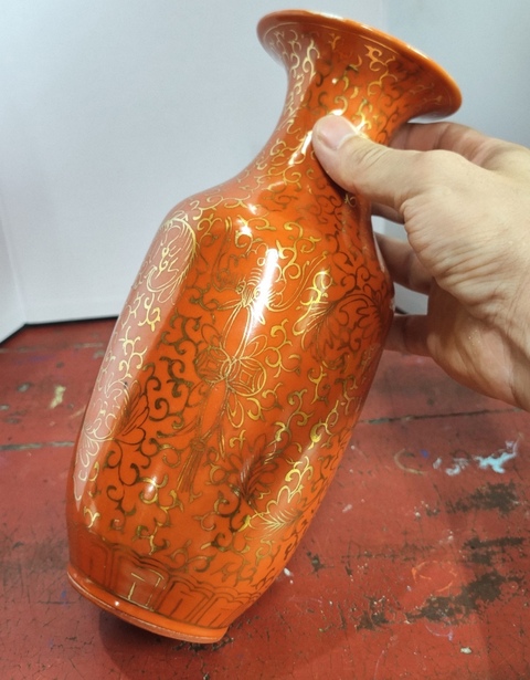 古玩陶瓷珊瑚紅描金花卉紋尺瓶真品鑒賞圖