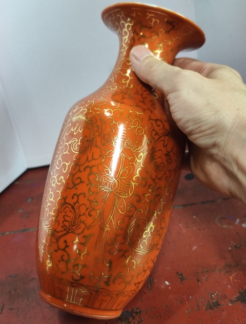 古玩陶瓷珊瑚紅描金花卉紋尺瓶真品鑒賞圖