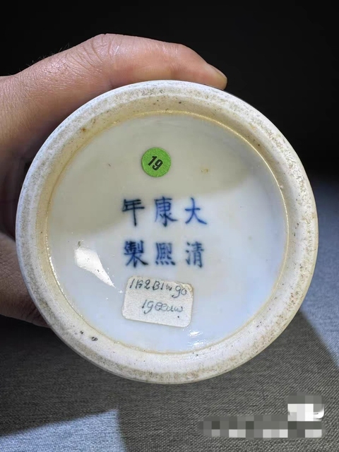 古玩陶瓷青花加彩人物紋瓶真品鑒賞圖