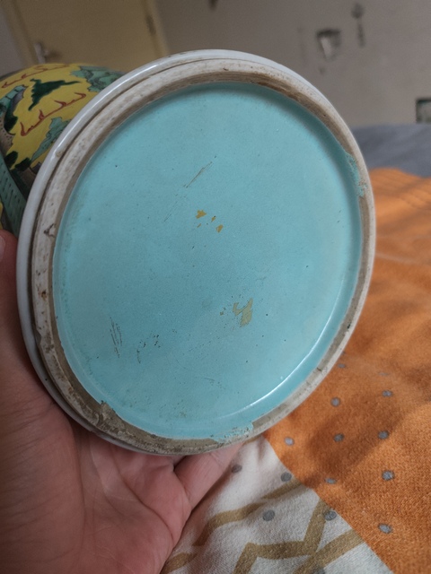 古玩陶瓷清末民初·黃地五彩瑞獸紋觀音瓶 真品鑒賞圖