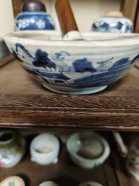 古玩陶瓷山水紋青花研缽真品鑒賞圖