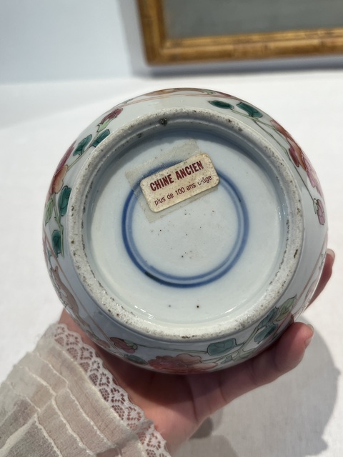 古玩陶瓷花卉紋粉彩長頸瓶真品鑒賞圖