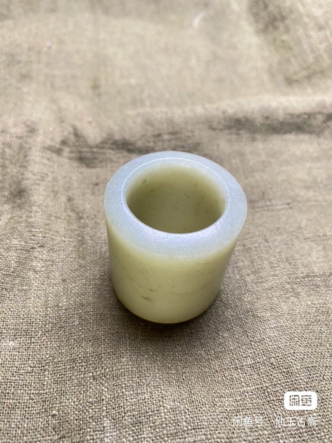 古玩玉器和田玉雕“素紋扳指”真品鑒賞圖