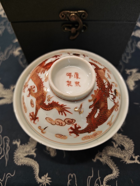 古玩陶瓷礬紅描金龍紋蓋碗真品鑒賞圖