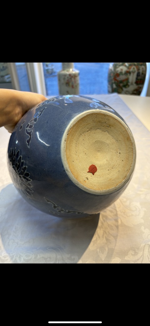 古玩陶瓷藍(lán)上藍(lán)加白花卉紋缸真品鑒賞圖