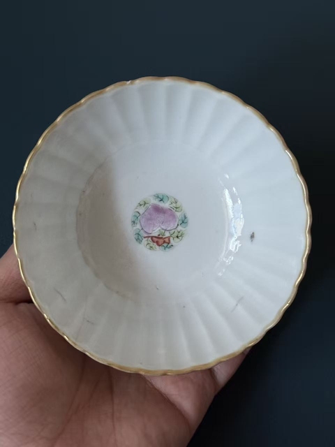 古玩陶瓷道光年制本朝款粉彩飛黃騰達(dá)紋菊瓣茶碗拍賣，當(dāng)前價(jià)格980元