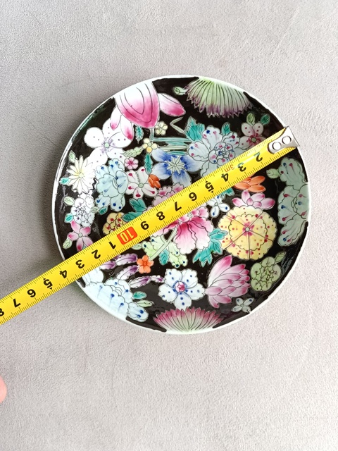 古玩陶瓷墨地粉彩百花紋盤真品鑒賞圖