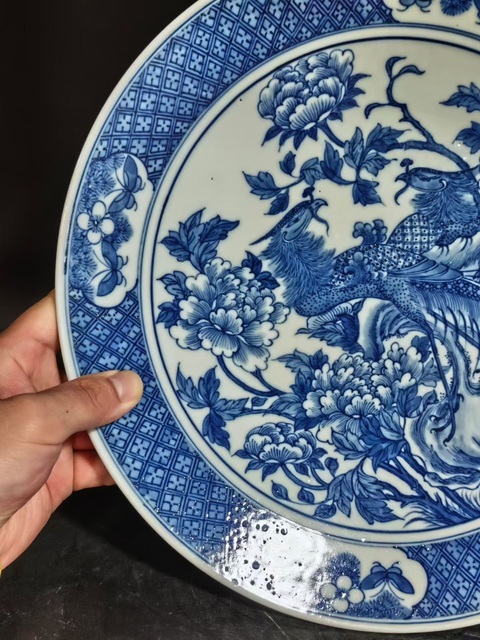 古玩陶瓷鳳凰牡丹紋青花盤真品鑒賞圖