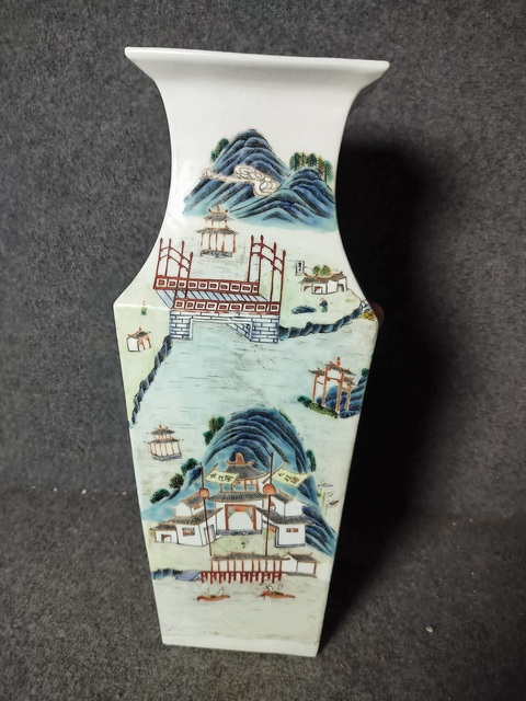 古玩陶瓷山水紋四方撇口瓶拍賣，當前價格1000元