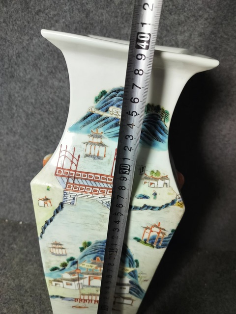 古玩陶瓷山水紋四方撇口瓶拍賣，當前價格1000元