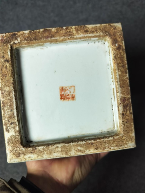 古玩陶瓷山水紋四方撇口瓶拍賣，當前價格1000元