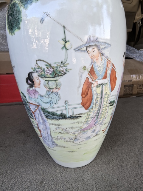 古玩陶瓷人物紋粉彩瓶真品鑒賞圖