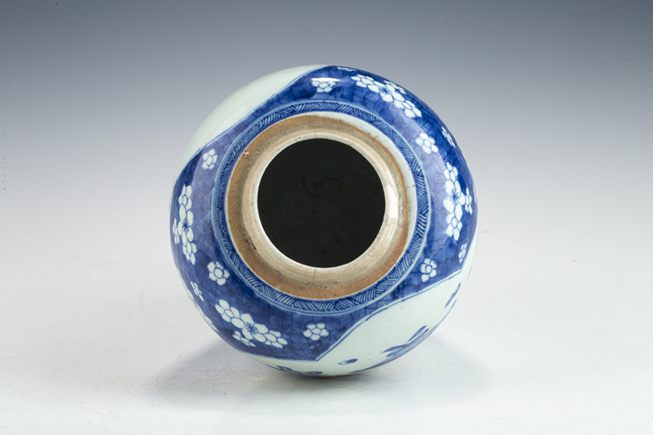 古玩陶瓷清康熙·青花冰梅開(kāi)窗博古紋罐真品鑒賞圖