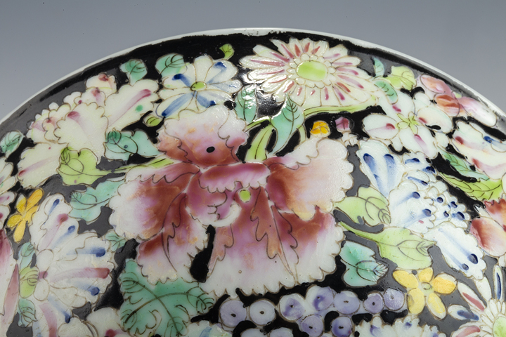 古玩陶瓷民國·墨地粉彩百花不落地紋碗真品鑒賞圖