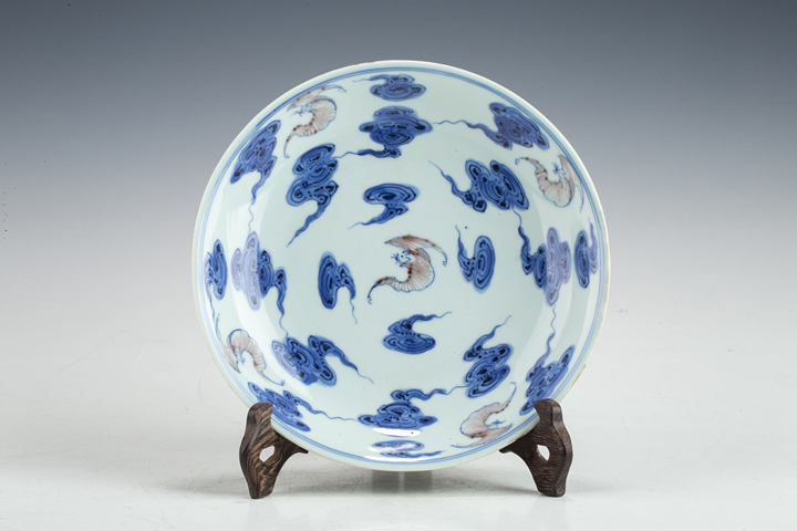 古玩陶瓷清乾隆·“大清乾隆年制”青花釉里紅云蝠紋盤真品鑒賞圖