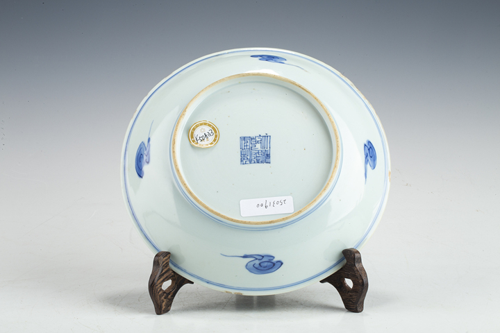 古玩陶瓷清乾隆·“大清乾隆年制”青花釉里紅云蝠紋盤真品鑒賞圖