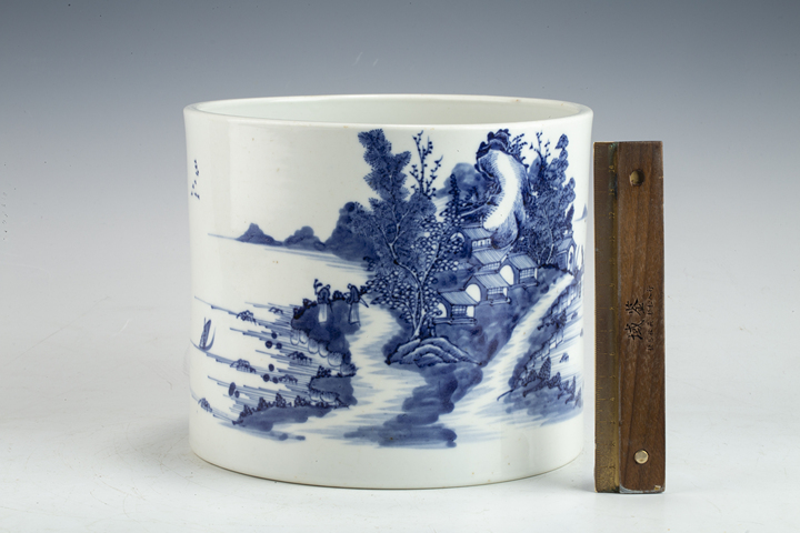 古玩陶瓷清乾隆·青花山水人物紋筆海真品鑒賞圖