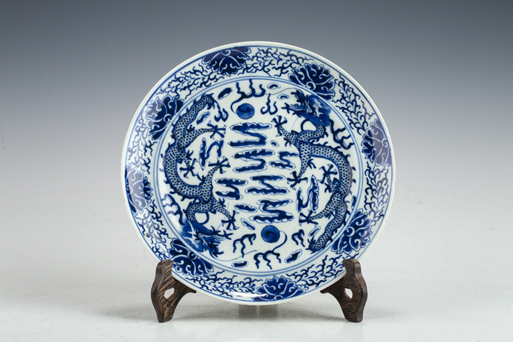 古玩陶瓷清晚·青花雙龍趕珠紋盤真品鑒賞圖