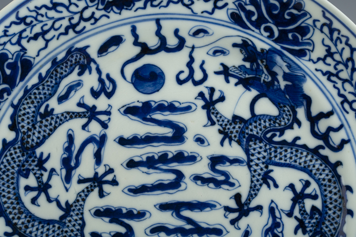 古玩陶瓷清晚·青花雙龍趕珠紋盤真品鑒賞圖