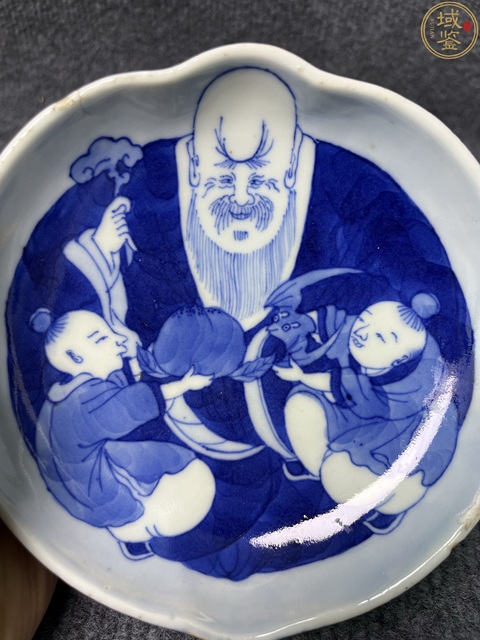 古玩陶瓷清中晚·青花壽星人物紋桃形筆舔 真品鑒賞圖