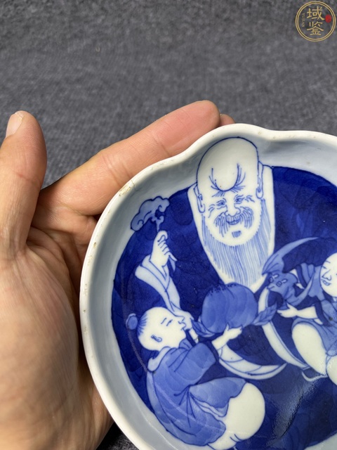 古玩陶瓷清中晚·青花壽星人物紋桃形筆舔 真品鑒賞圖