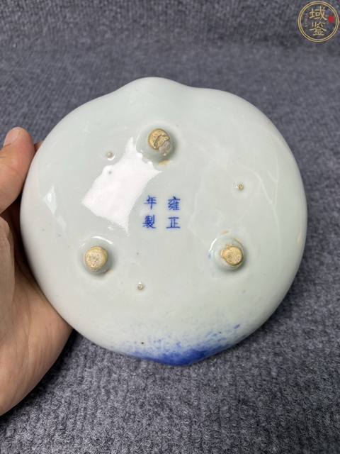 古玩陶瓷清中晚·青花壽星人物紋桃形筆舔 真品鑒賞圖