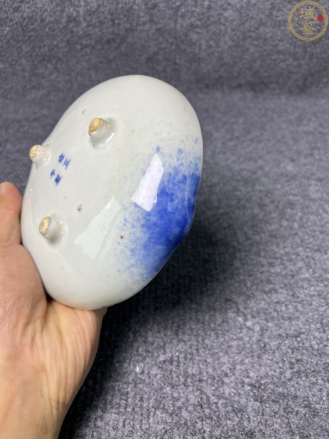 古玩陶瓷清中晚·青花壽星人物紋桃形筆舔 真品鑒賞圖