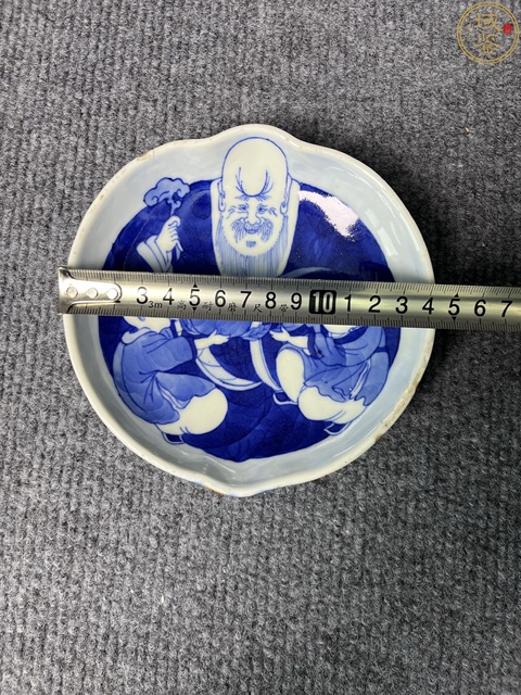 古玩陶瓷清中晚·青花壽星人物紋桃形筆舔 真品鑒賞圖
