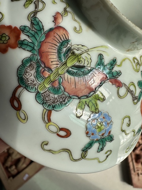 古玩陶瓷瓜蝶連綿粉彩蓋盤真品鑒賞圖