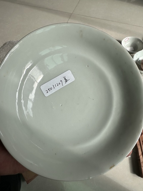 古玩陶瓷瓜蝶連綿粉彩蓋盤真品鑒賞圖