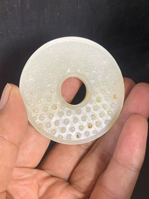 古玩玉器和田玉雕螭龍紋玉璧真品鑒賞圖