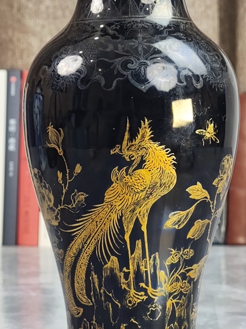 古玩陶瓷烏金釉描金鳳凰牡丹紋觀音瓶真品鑒賞圖